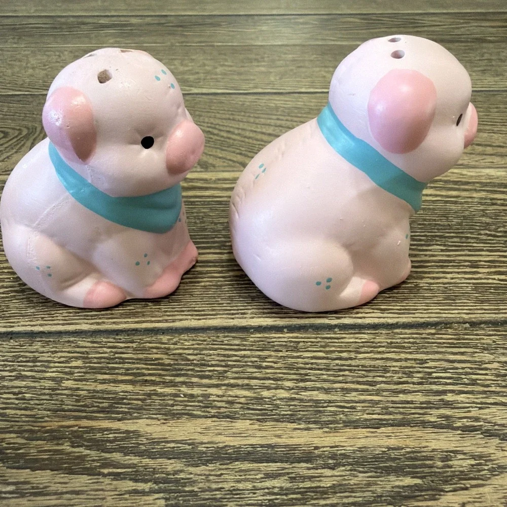 VTG Farmhouse Patchwork Pigs Salt and Pepper Shaker 1980's Earthware Nostalgia